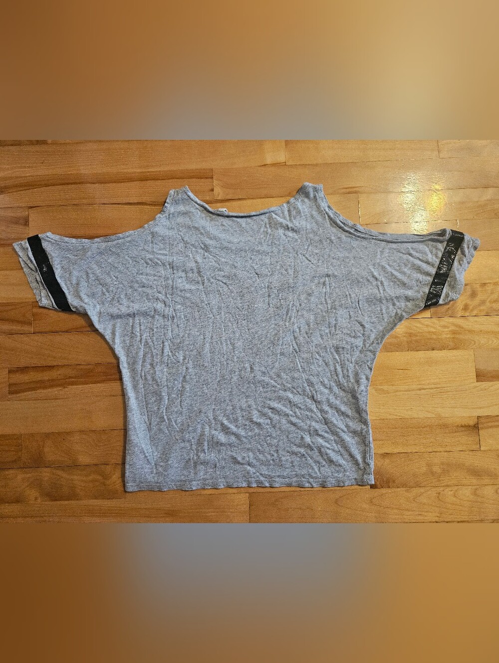 Guess Loose Fit Cold-Shoulder Cutouts Cropped T-Shirt Sequins Sparkle Size S - Picture 7 of 10